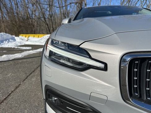 Certified 2025 Volvo V60 B5 Cross Country Plus image 12
