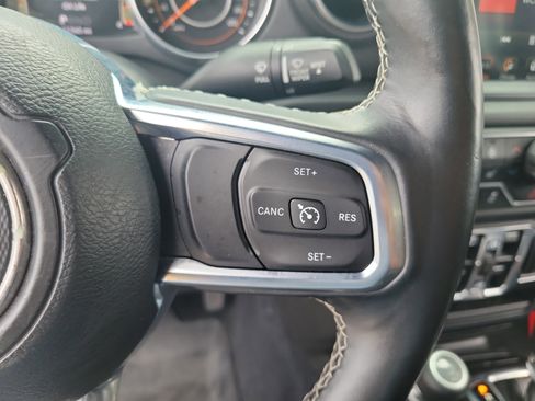 Used 2018 Jeep Wrangler Unlimited Sahara AWD/4WD image 24