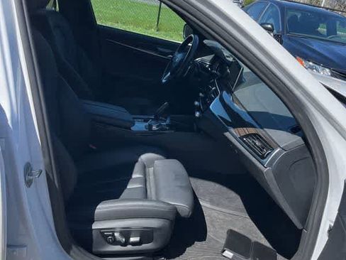 Used 2018 BMW 530i xDrive AWD/4WD image 15