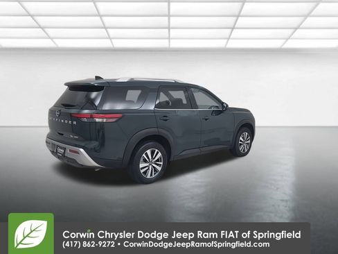 Used 2025 Nissan Pathfinder SL image 15