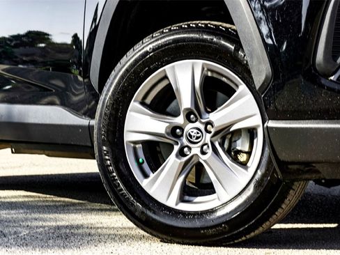 Used 2025 Toyota RAV4 XLE image 2