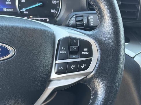 Certified 2022 Ford Explorer XLT RWD image 11
