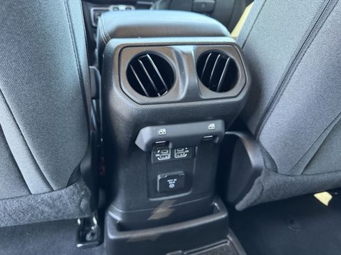 Used 2025 Jeep Wrangler Unlimited Sahara w/ Safety Group AWD/4WD image 35