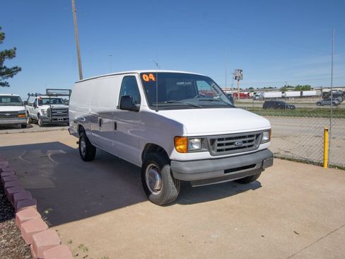 Used 2004 Ford E-350 and Econoline 350 Extended Super Duty RWD image 3