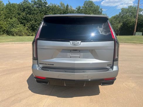 Used 2023 Cadillac Escalade Sport w/ LPO, ONYX Package AWD/4WD image 4