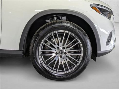 Certified 2025 Mercedes-Benz GLC 300 4MATIC image 21
