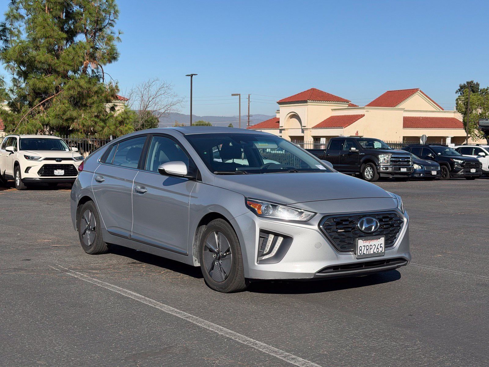 Used 2022 Hyundai Ioniq SE FWD image 2