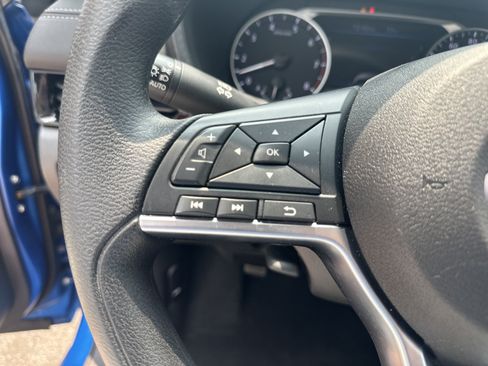 Used 2025 Nissan Sentra SV FWD image 19
