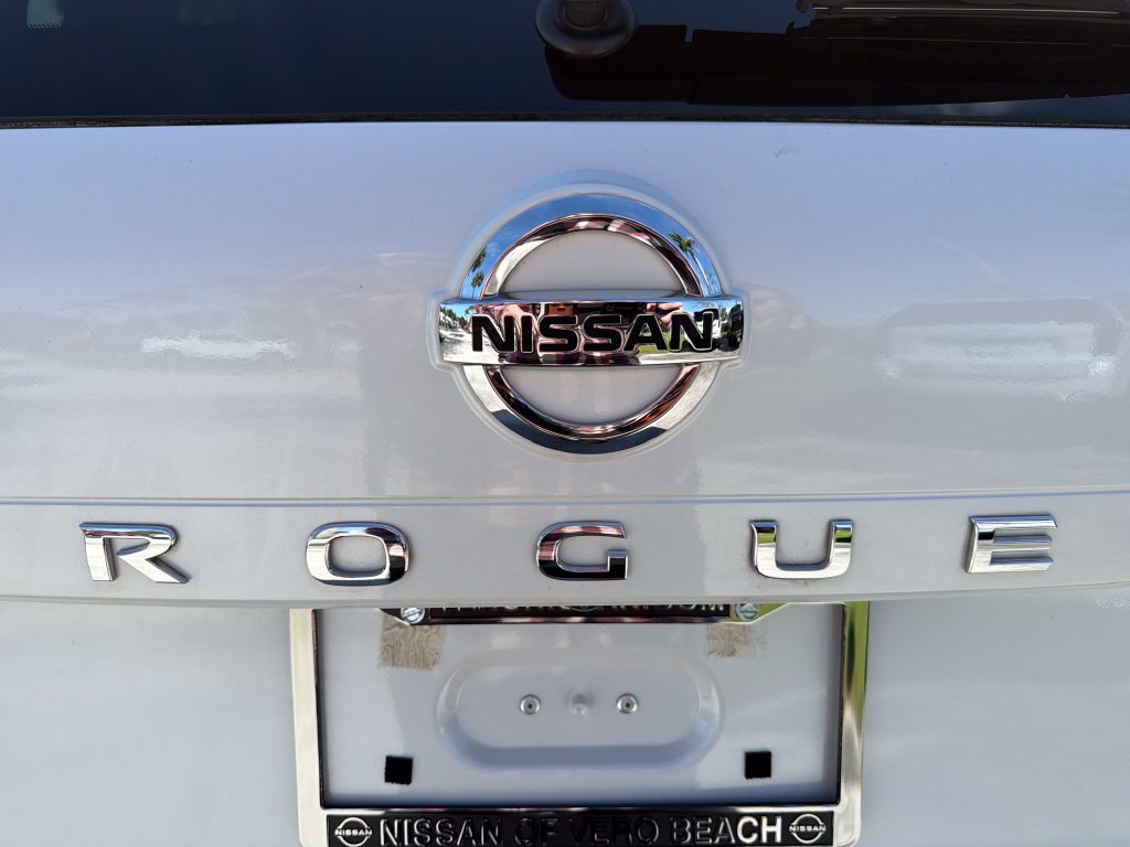 Used 2021 Nissan Rogue SV FWD image 10