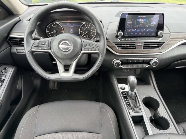 Used 2026 Nissan Altima 2.5 SV FWD image 24