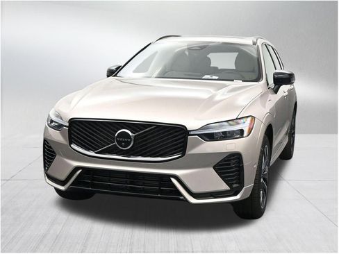 New 2026 Volvo XC60 T8 Plus w/ Protection Package Premier AWD/4WD image 8