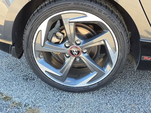 Used 2020 Hyundai Veloster Turbo image 12