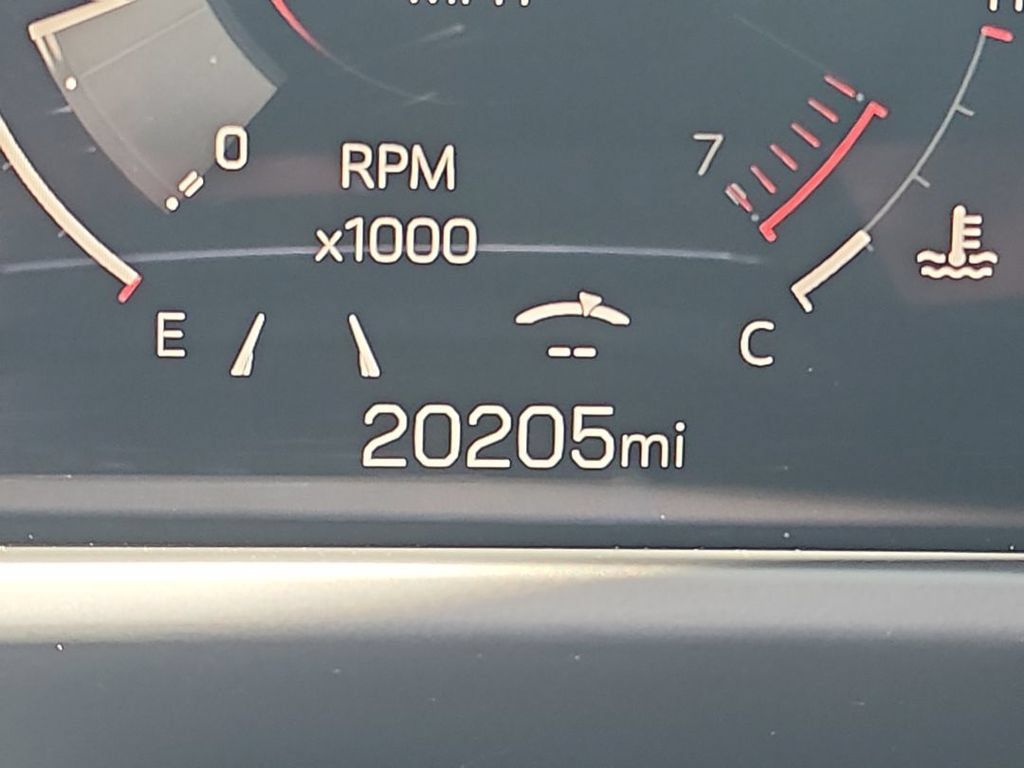 Certified 2025 GMC Acadia Elevation FWD image 12