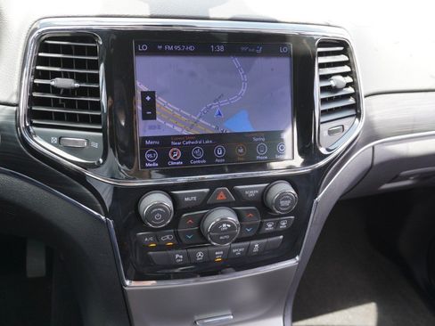 Used 2020 Jeep Grand Cherokee Limited w/ Luxury Group II RWD image 16