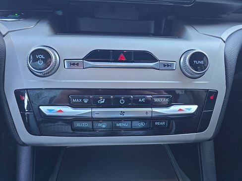 Used 2021 Ford Explorer XLT image 16