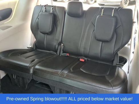 Used 2023 Chrysler Pacifica Touring-L FWD image 34