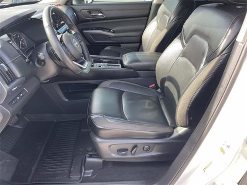 Used 2024 Nissan Pathfinder SL w/ SL Premium Package image 14