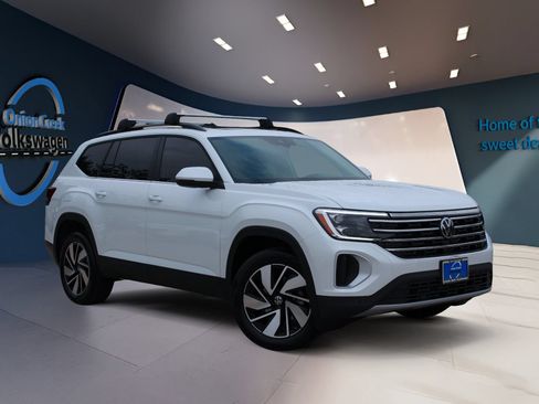 Certified 2026 Volkswagen Atlas SE FWD image 1