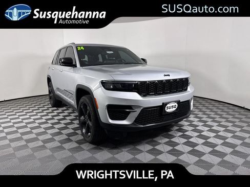 Used 2024 Jeep Grand Cherokee Altitude AWD/4WD image 1