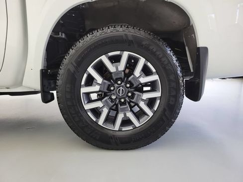 Used 2024 Nissan Frontier SL w/ Technology Package RWD image 11