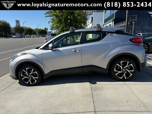 Used 2020 Toyota C-HR XLE FWD image 4