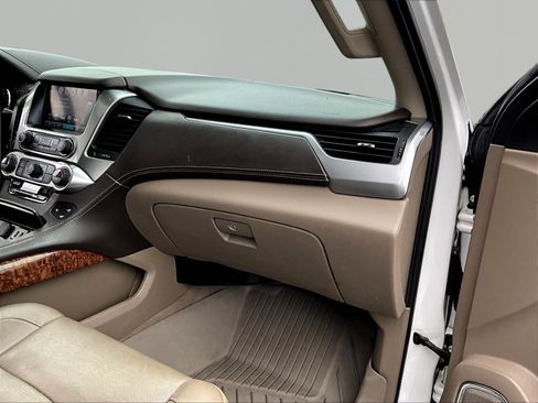 Used 2020 Chevrolet Suburban Premier AWD/4WD image 27
