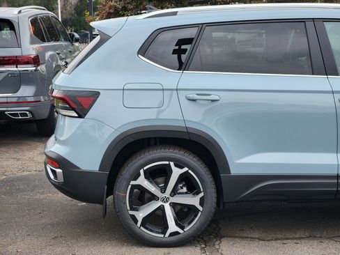 New 2025 Volkswagen Taos SEL image 6
