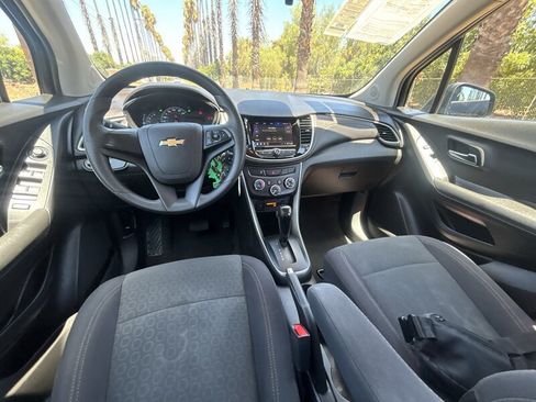 Used 2020 Chevrolet Trax LS FWD image 16