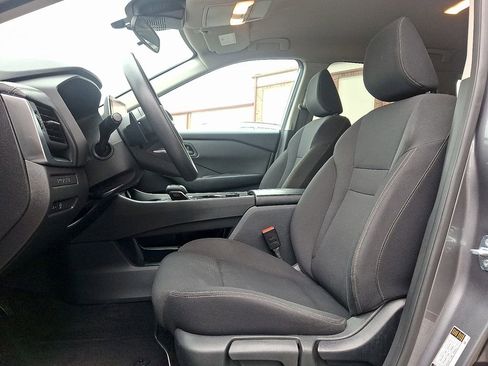 Used 2024 Nissan Rogue S image 13