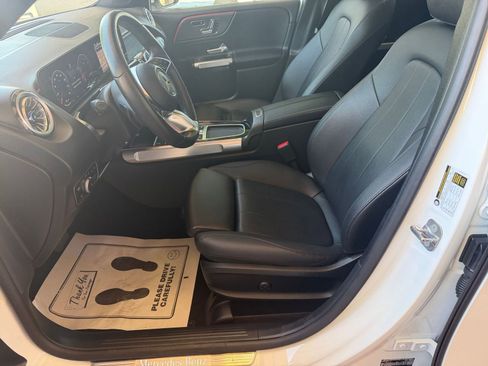 Used 2025 Mercedes-Benz GLB 250 image 29