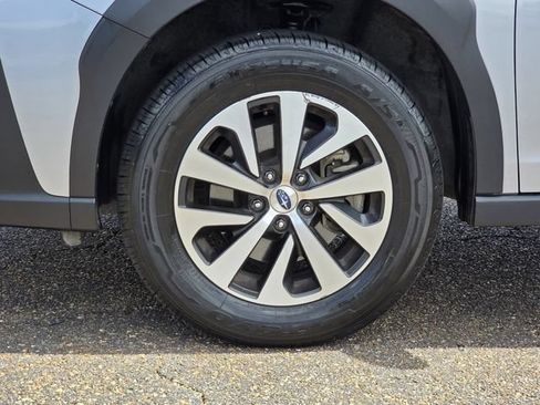 Used 2023 Subaru Outback Premium AWD/4WD image 31