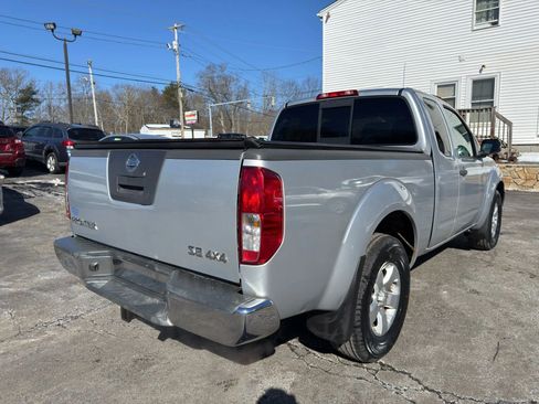 Used 2010 Nissan Frontier SE w/ SE Value Truck Pkg image 7