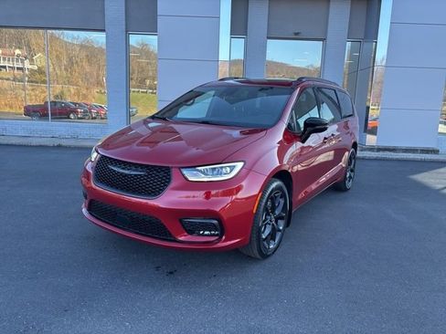 New 2026 Chrysler Pacifica Limited image 1