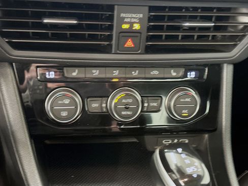 Used 2024 Volkswagen Jetta SE FWD image 23