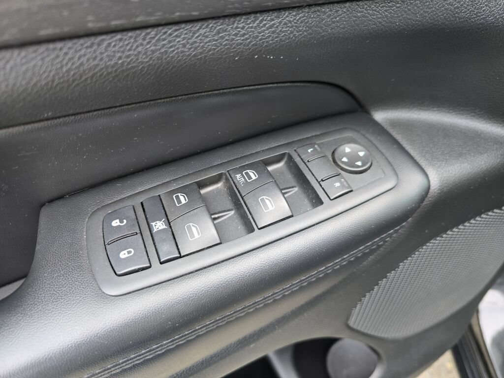 Used 2015 Jeep Grand Cherokee Altitude AWD/4WD image 24