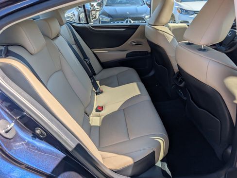 Used 2021 Lexus ES 350 w/ Premium Package image 12