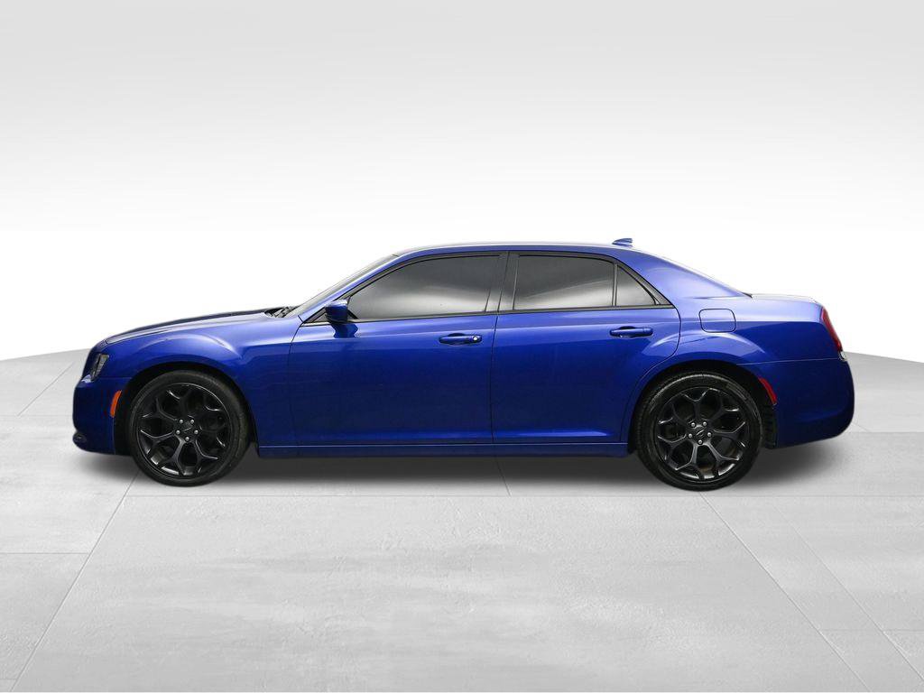 Used 2019 Chrysler 300 S RWD image 2