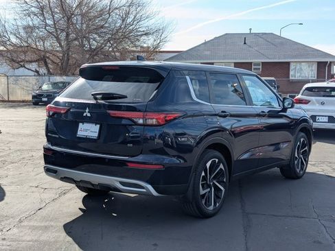 Used 2024 Mitsubishi Outlander SE image 3