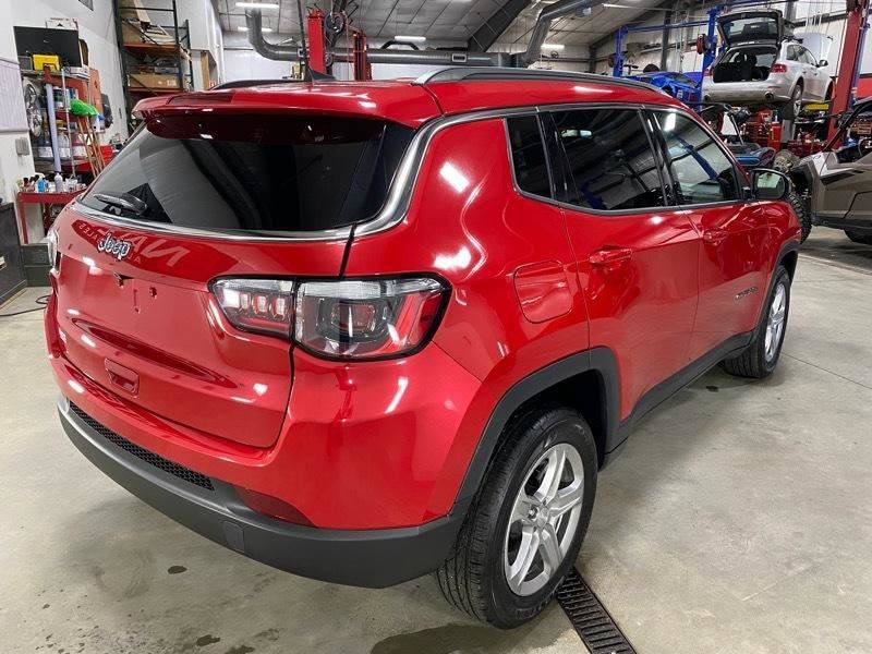 Used 2024 Jeep Compass Latitude AWD/4WD image 5