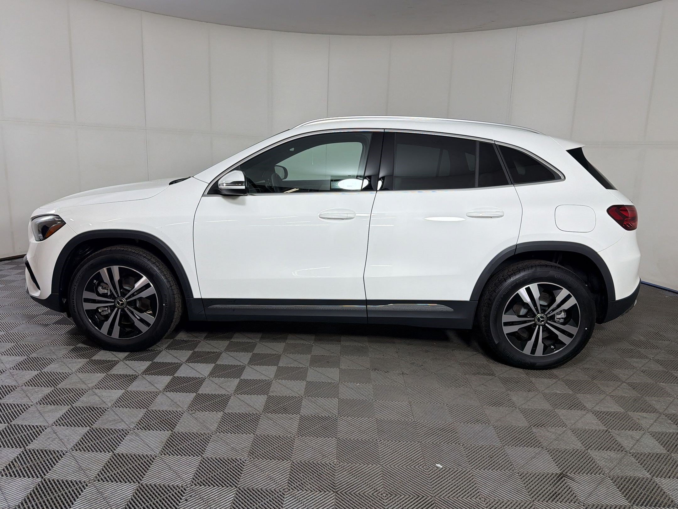 Used 2026 Mercedes-Benz GLA 250 4MATIC image 2