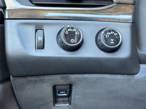 Used 2018 Cadillac Escalade Platinum image 17