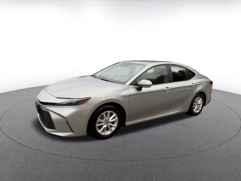 Used 2025 Toyota Camry LE image 7