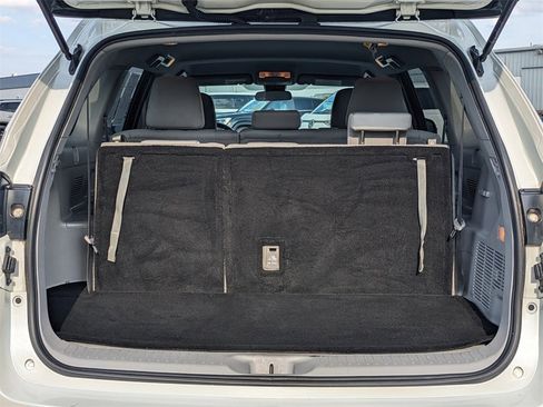Used 2019 Toyota Highlander LE image 13