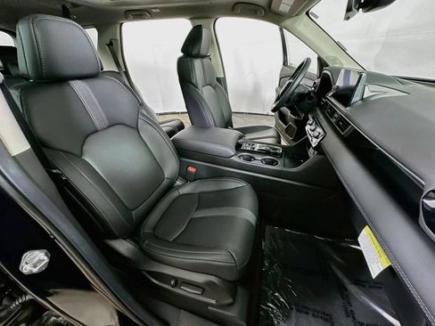 Used 2025 Honda Pilot Touring image 12