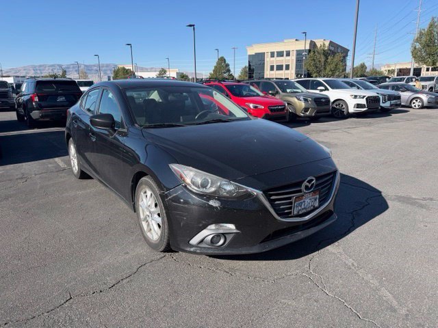 Used 2015 MAZDA MAZDA3 i Touring w/ Technology Package FWD image 3