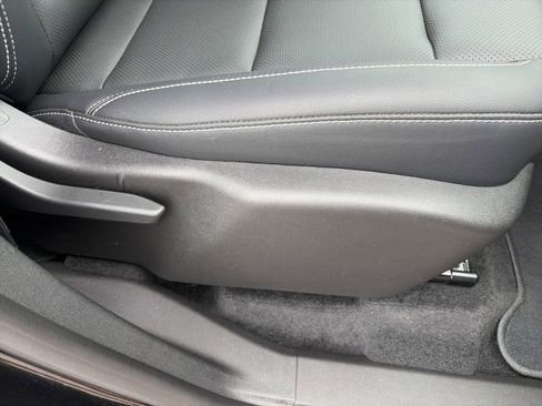 Used 2025 Chevrolet Traverse LT w/ Driver Confidence Package FWD image 37