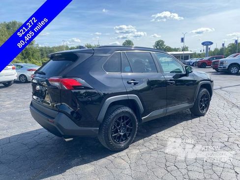 Used 2021 Toyota RAV4 XLE image 5