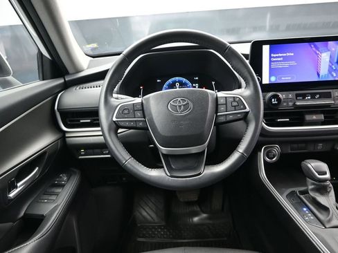 Used 2024 Toyota Grand Highlander XLE image 32