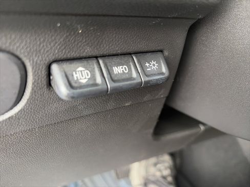 Used 2021 Buick Envision Essence w/ Technology Package I image 17