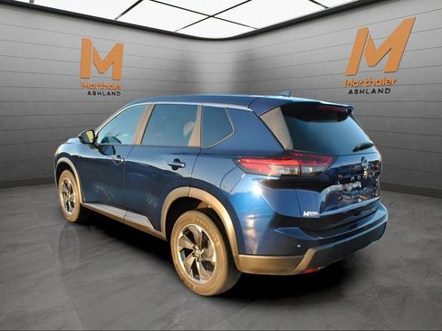 Used 2025 Nissan Rogue SV image 4